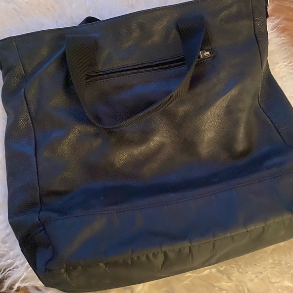 VGC 8/10 Calvin Klein leather men’s side messenger bag !! - Picture 2 of 6